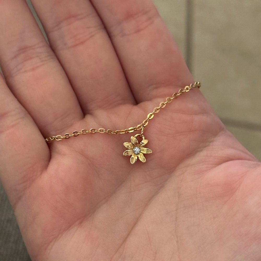 Vintage Gold Tone Flower Bracelet